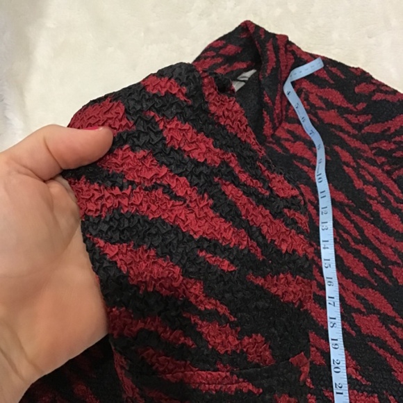 Chicos Travelers  Women Size 3 Jacket Cardigan Crinkled Red Black Tiger Stripe - Picture 13 of 13